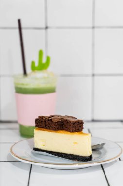 peynir pasta çikolatalı kek ile