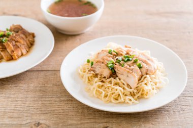 Kızartma tavuk şehriye