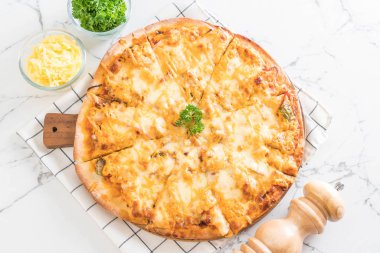 pizza bin ada soslu tavuk ızgara