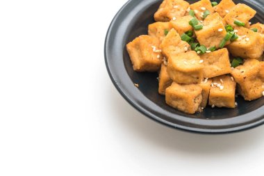 Kızarmış Tofu susam bir kase