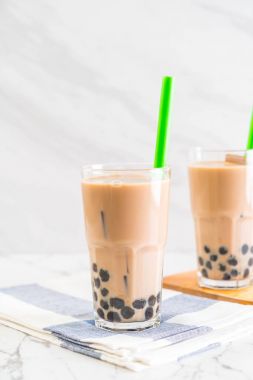 Köpüklü sütlü çay