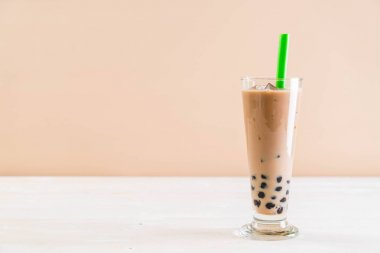 Köpüklü sütlü çay