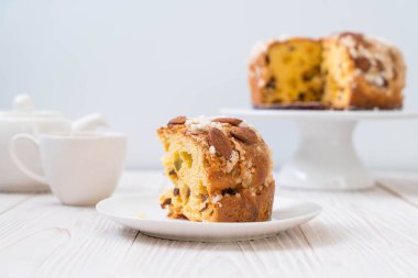 badem ile kuru üzüm Ekmek pasta