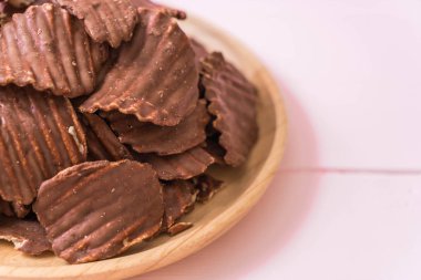 patates cipsi çikolata ile