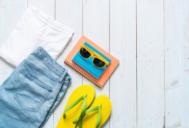 Gezgin, yaz tatili erkekler rahat kıyafetler