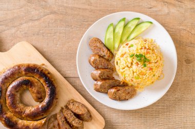 Fried Rice Notrhern Tay acılı sosis ile