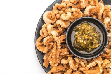 Kızarmış domuz eti rince ya da domuz eti aperatif Kuzey Tayland yeşil biber D ile