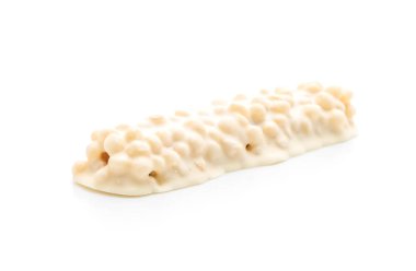 beyaz çikolata karamel ve gevrek gevrek bar ile