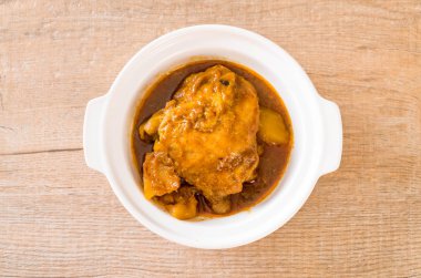 Pilavlı tavuk Massaman köri Yapıştır