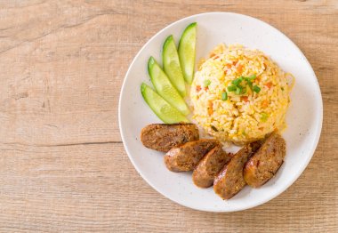 Fried Rice Notrhern Tay acılı sosis ile