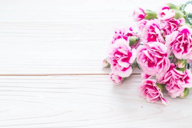 ahşap arka plan üzerinde pembe bahar çiçek