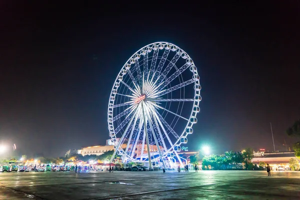 Bangkok - 21 janus 2018: asiatique the river front the most popa — Stockfoto