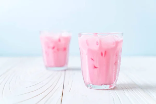 Rosa jordgubbs milkshake — Stockfoto