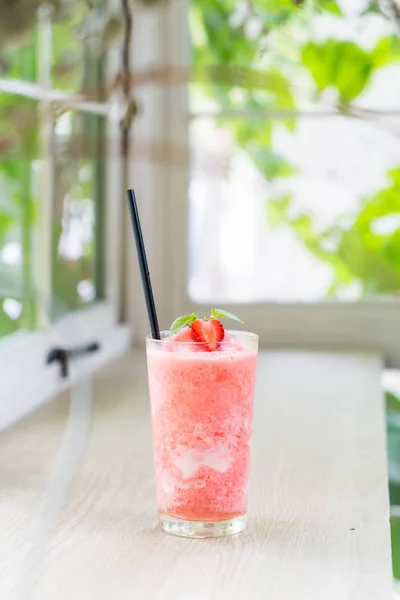 Smoothies au yaourt aux fraises — Photo