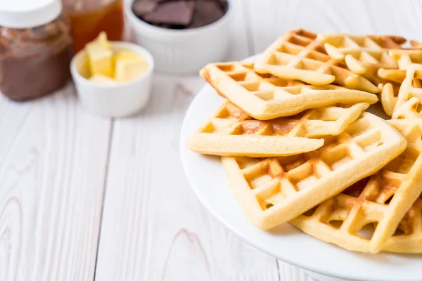 Wafel op tafel — Stockfoto