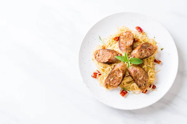 Stir-Fried Spaghetti with Sai Aua (Notrhern Thai Spicy Sausage) — Stock Photo, Image