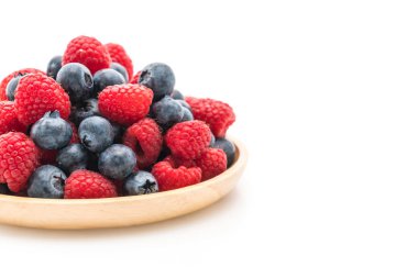 taze yaban mersini ve rasberry beyaz