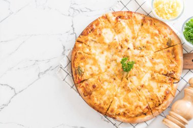 pizza bin ada soslu tavuk ızgara