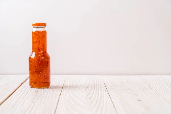 Fles zoete chili saus — Stockfoto