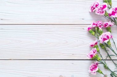 ahşap arka plan üzerinde pembe bahar çiçek
