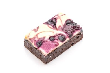 yaban mersini peynir kek beyaz arka plan üzerinde