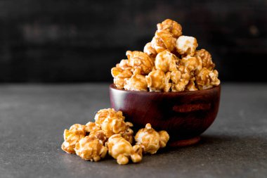 Patlamış Mısır ile karamel