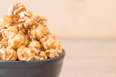 Patlamış Mısır ile karamel