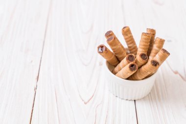 kakao krema ile doldurulmuş gofret haddelenmiş