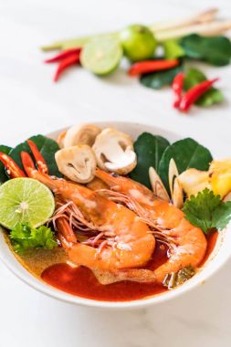 Tom Yum Goong baharatlı ekşi çorbası