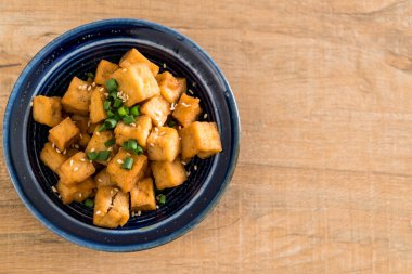 Kızarmış Tofu susam bir kase