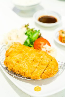 Japon kızarmış domuz pirzola