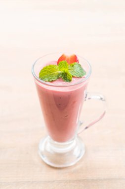 çilek smoothies milkshake