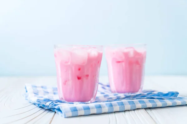 Batido de morango rosa — Fotografia de Stock