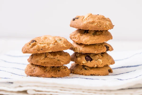 Kuru üzüm ve kaju fıstığı ile tatlılar