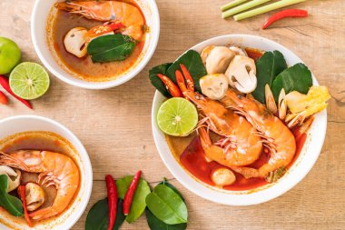 Tom Yum Goong baharatlı ekşi çorbası