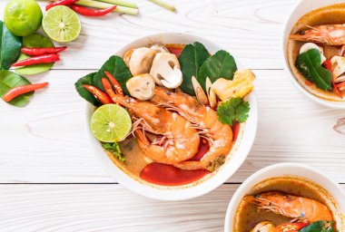 Tom Yum Goong baharatlı ekşi çorbası