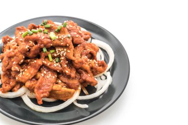 Baharatlı Kore soslu (bulgogi kızarmış domuz eti)