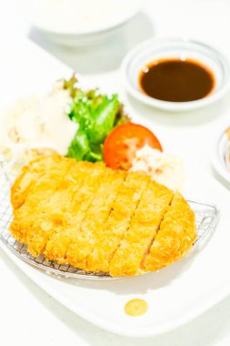 Japon kızarmış domuz pirzola