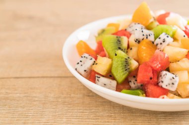 dilimlenmiş meyve karışımı 
