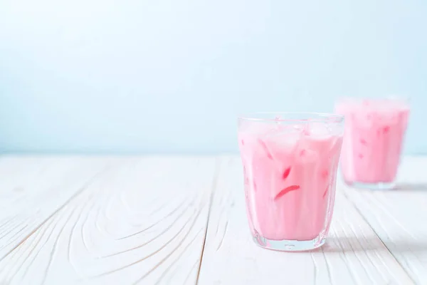 Pembe çilek milkshake — Stok fotoğraf