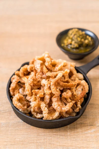 Kızarmış domuz eti rince ya da domuz eti aperatif Kuzey Tayland yeşil biber D ile