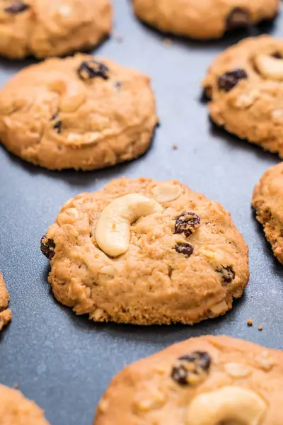 cookies with raisin and cashew nuts