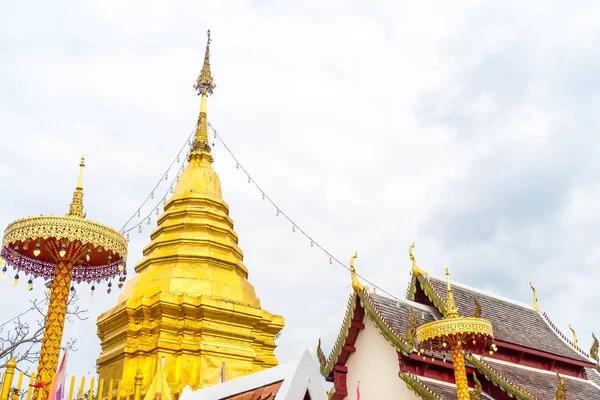 Krásná architektura na Wat Phra že Doi Kham v Chiang Mai. — Stock fotografie