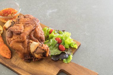 Gevrek domuz knuckle veya Alman domuz Hocks