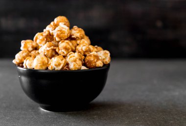 Patlamış Mısır ile karamel