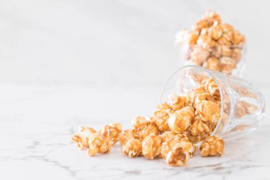 Patlamış Mısır ile karamel