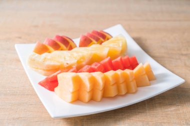 karışık taze meyve