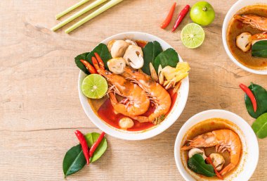 Tom Yum Goong baharatlı ekşi çorbası