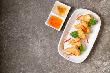 Kızarmış tofu - vegan gıda