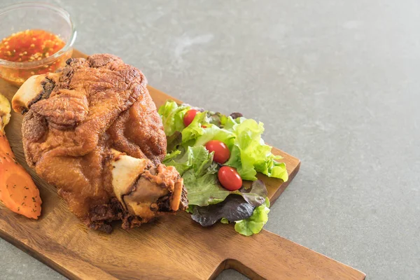 Gevrek domuz knuckle veya Alman domuz Hocks